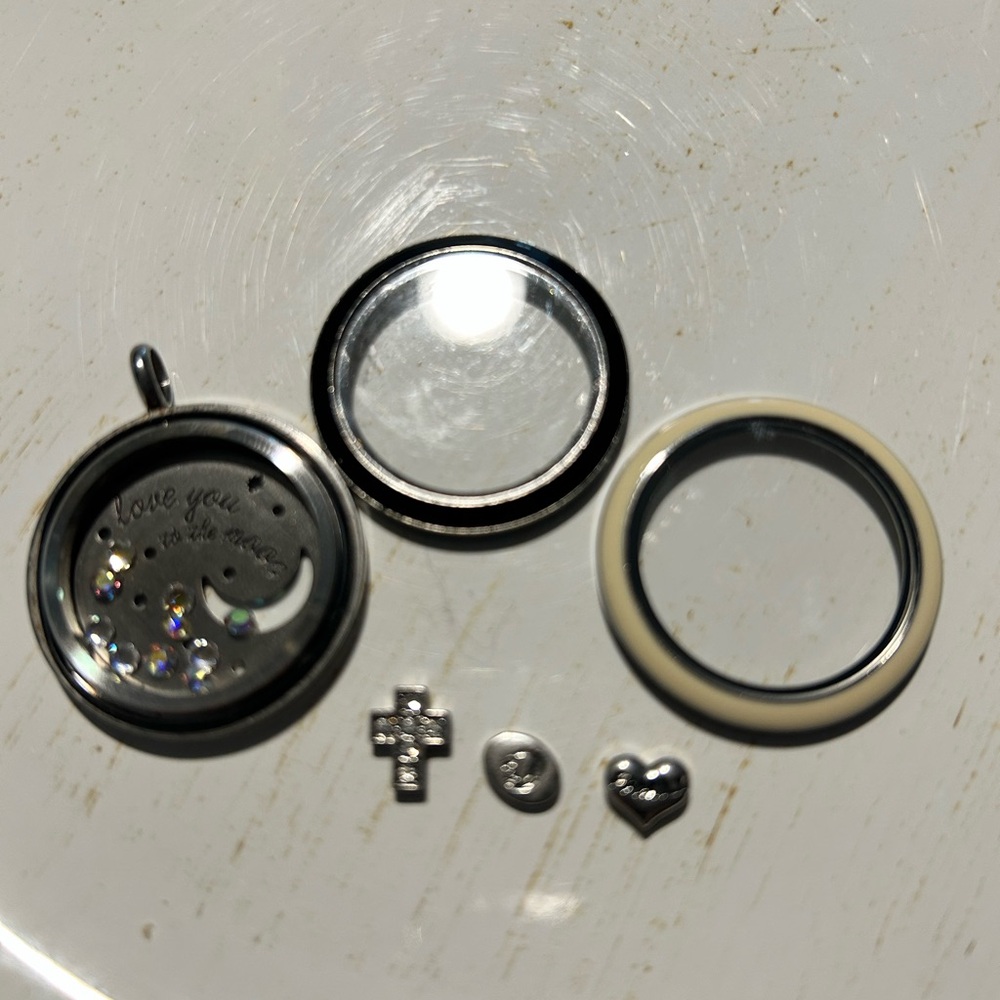 Origami Owl “Love You To The Moon and Back” with charm and gem set